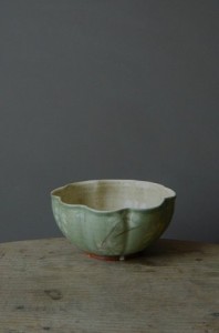 green_scalloped_bowl-w640h480